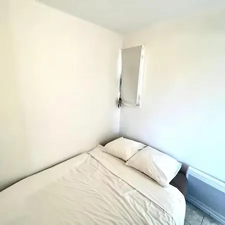 Au Bord De L'eau Apartment *